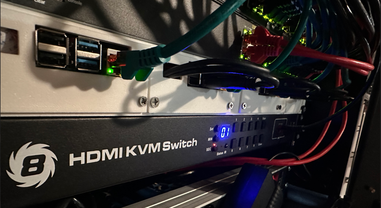 Rack mounted KVM